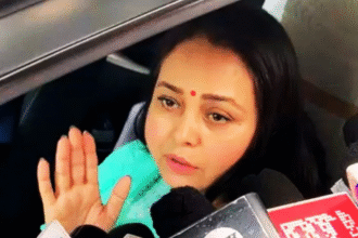 लालू की बेटी रोहिणी आचार्य का बड़ा खुलासा: “गंदी गालियां, चप्पल और पारिवारिक बेइज़्ज़ती”